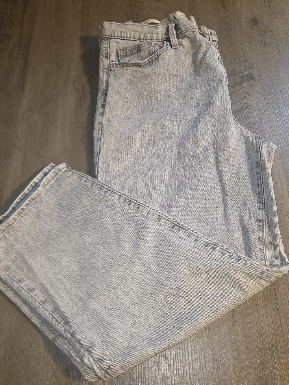 Universal Thread Light Wash Straight Leg Jeans